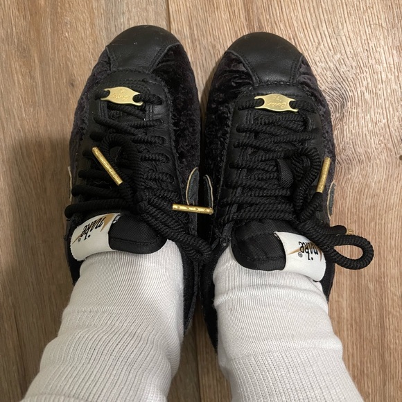 black velvet nike cortez